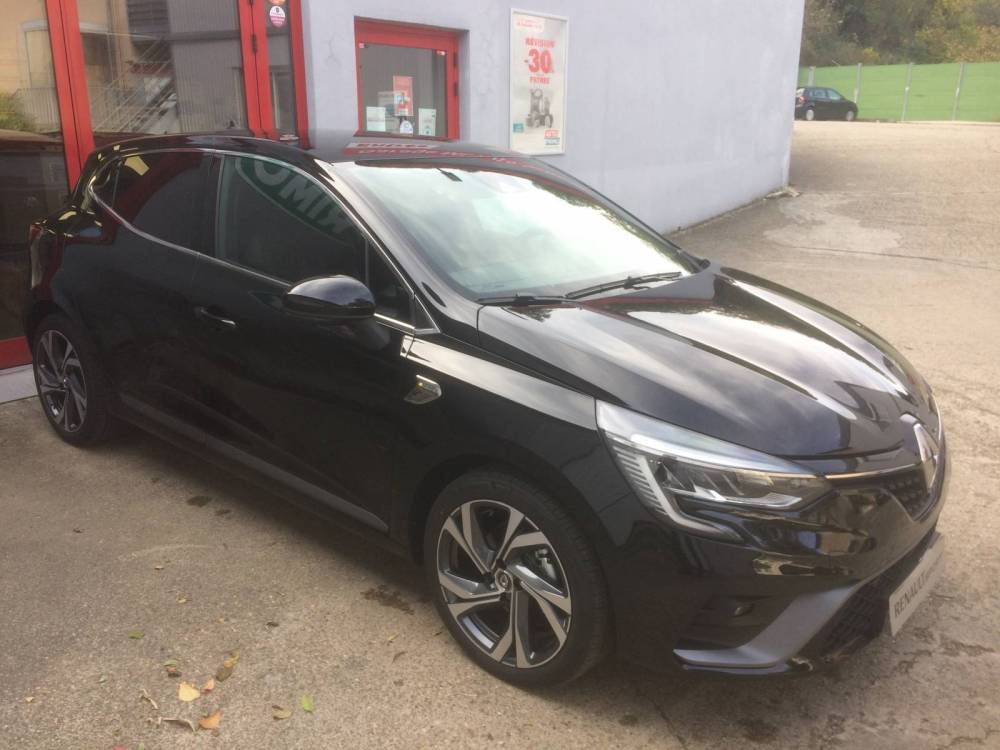 Vente d'une voiture neuve RENAULT Clio V essence avec peu de kilomètres vers Grenoble en Isère